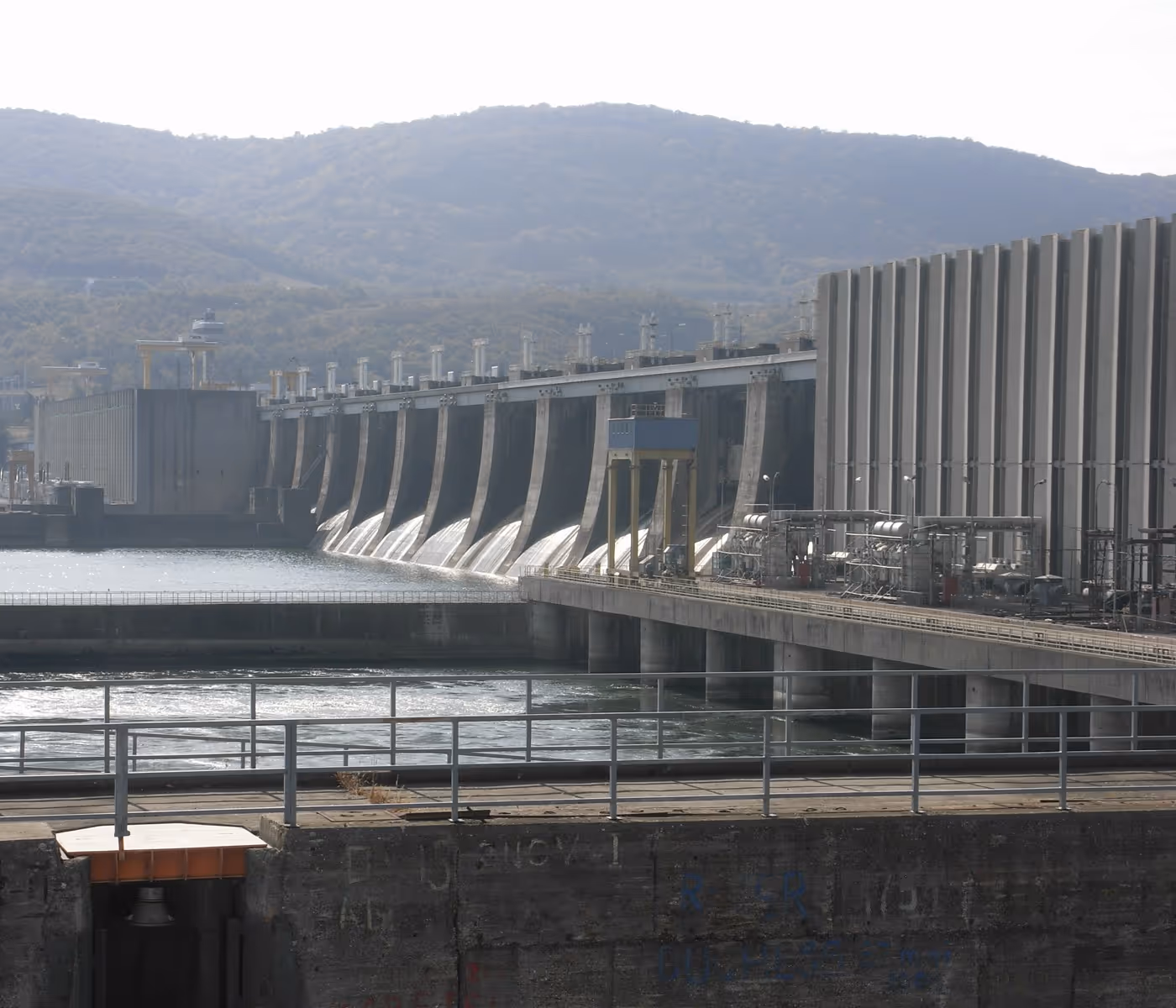 Traitement des fuites à la centrale HE Đerdap 1 — joint de dilatation S2–S3, galerie humide